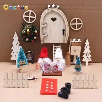 1Set 1:12 Casa de bonecas em Miniatura de Natal Fairy Elf Porta Papai Noel Lâmpada de Querosene de Árvore de Natal Modelo de Casa, Decoração Brinquedo